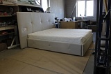 АКЦИЯ ! Кровать с матрасом в наличие + Пуф + декор. подушки